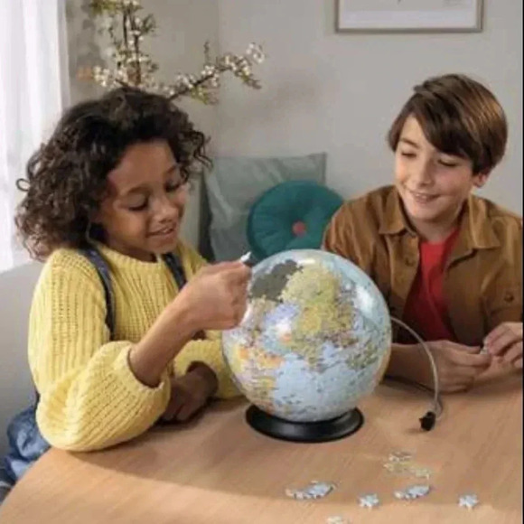 Ravensburger 3D 540 Puzzle Easy Click Technology w Display Stand NWOT